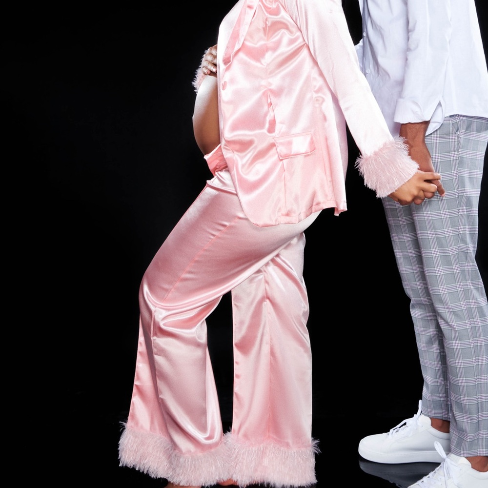 Suit with fur at the ends